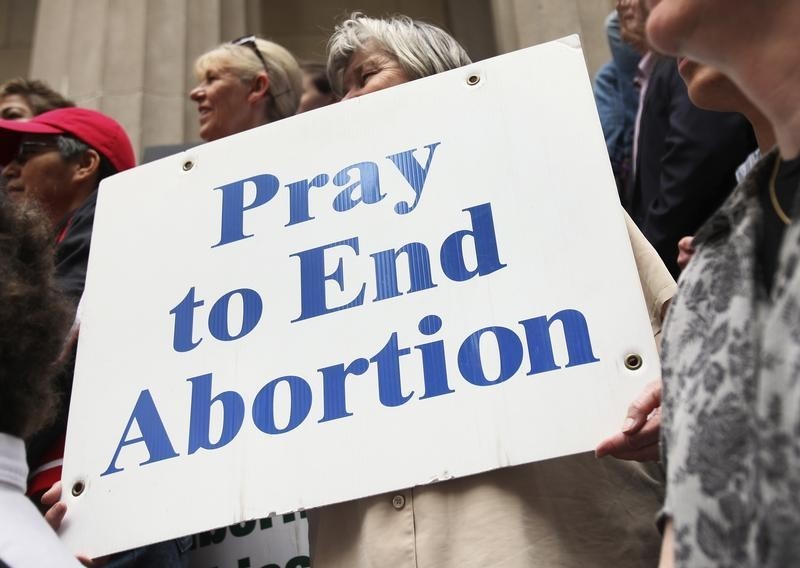 © Reuters. سريان قانون بتكساس يؤدي لزيادة إقبال النساء على التخلص من الحمل