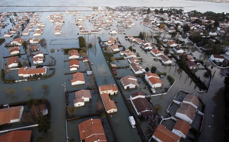 © Reuters. LOURDS ENJEUX AU PROCÈS EN APPEL DE LA TEMPÊTE XYNTHIA