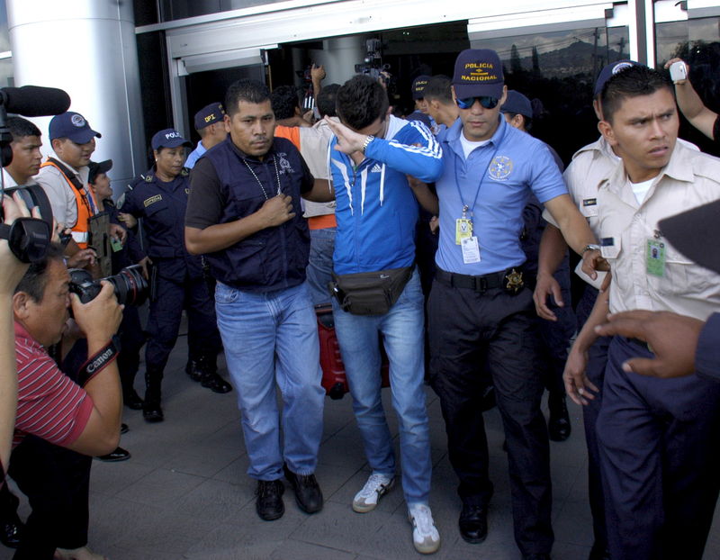 © Reuters. هندوراس تقول انها أوقفت ستة سوريين بجوازات سفر مزورة