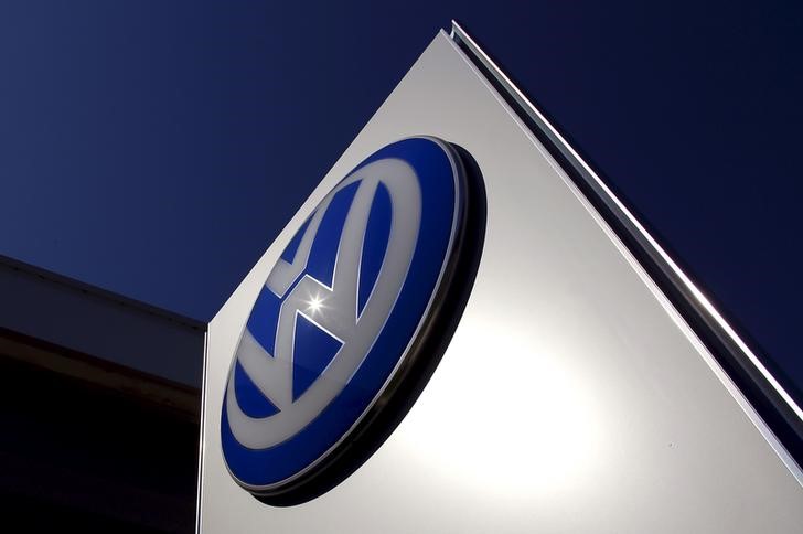 © Reuters. A Volkswagen logo adorns a sign outside a dealership for the German automaker located in the Sydney suburb of Artarmon