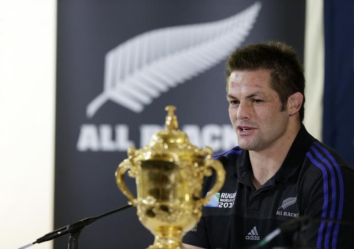 © Reuters. RICHIE MCCAW ANNONCE LA FIN DE SA CARRIÈRE