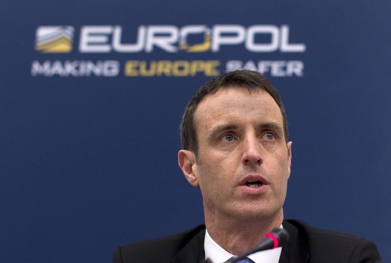 © Reuters. رئيس الشرطة الأوروبية: شن مزيد من الهجمات بعد مذبحة باريس مرجح