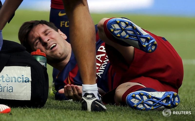 © Reuters. Messi vuelve a reunir al tridente del Barça para el clásico