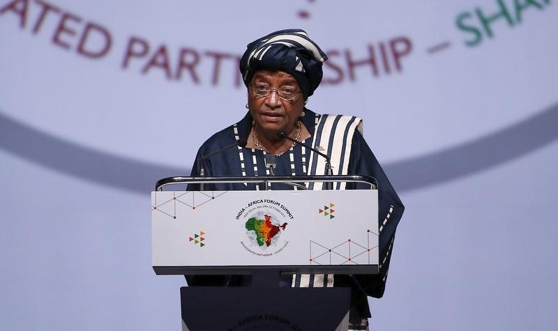 © Reuters. رئيسة ليبيريا تتعهد بمكافحة جرائم القتل الشعائري