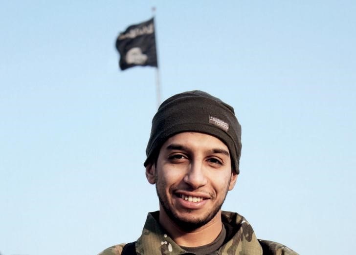 © Reuters. ABDELHAMID ABAAOUD A ÉTÉ APERÇU DANS LE MÉTRO PARISIEN LE SOIR DES ATTAQUES