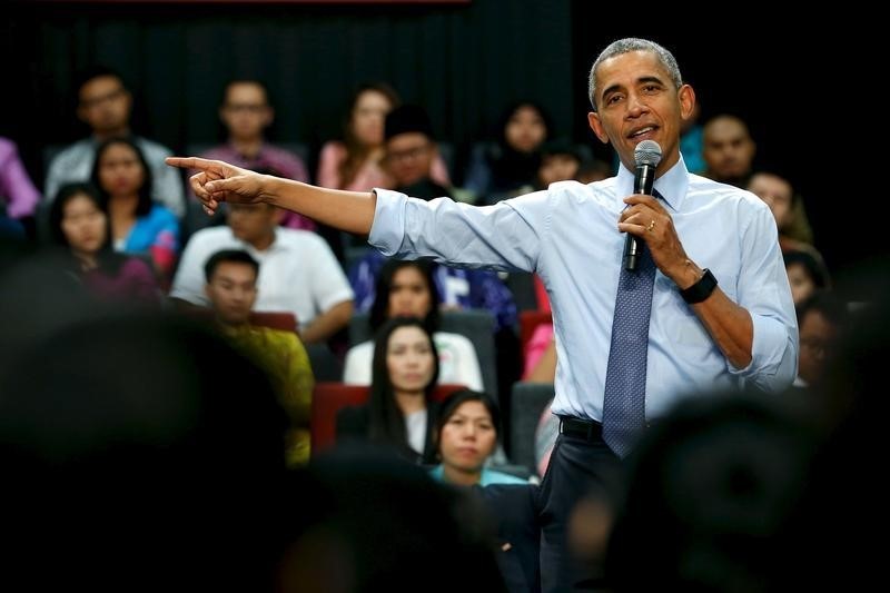 © Reuters. أوباما يقول إنه سيثير "بالتأكيد" قضية الحقوق والفساد مع زعيم ماليزيا