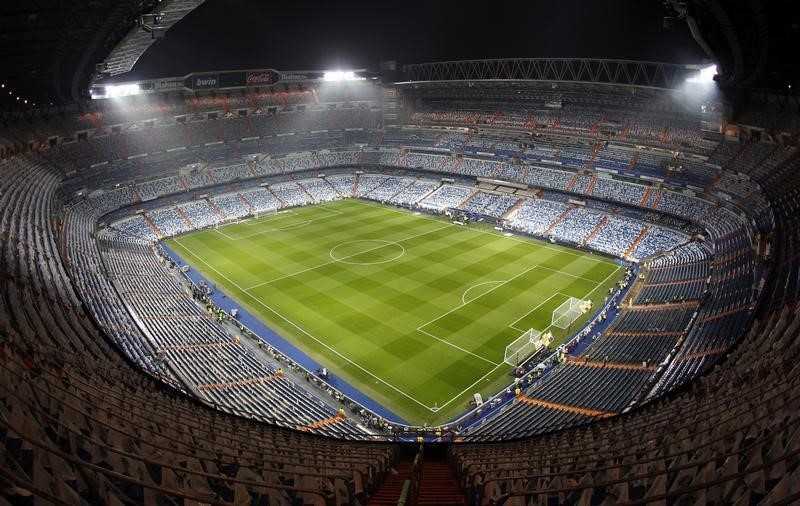 © Reuters. Más de 2.000 agentes velarán por la seguridad en el clásico Madrid-Barcelona 