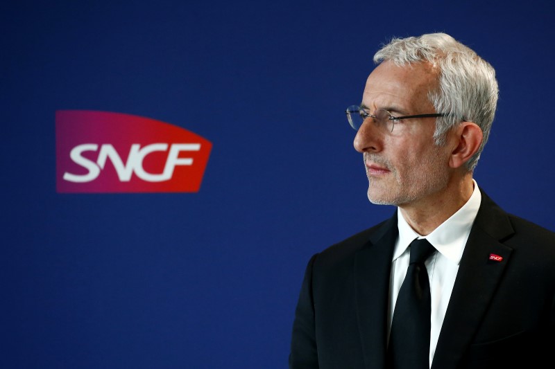 © Reuters. LE PRÉSIDENT DE LA SNCF SOUHAITE QUE DES AGENTS EN CIVIL PUISSENT ÊTRE ARMÉS