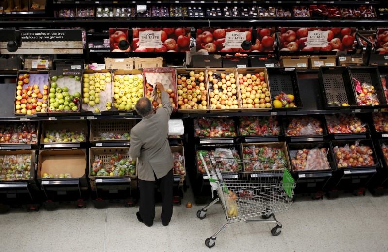 © Reuters. LA CONFIANCE DU CONSOMMATEUR EN ZONE EURO SE REDRESSE