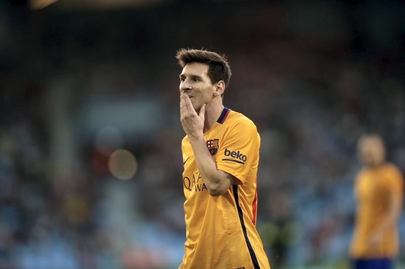 © Reuters. El delantero del Barcelona, Lionel Messi, durante un partido contra el Celta de Vigo, en el estadio Balaidos, en Vigo