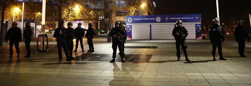 © Reuters. الادعاء: مهاجمان انتحاريان في هجمات باريس سافرا عبر اليونان