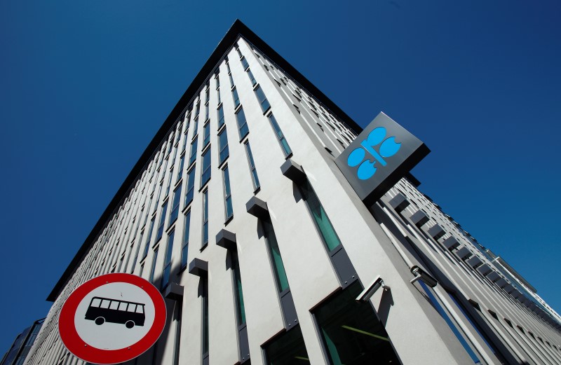 © Reuters. The OPEC logo is seen at OPEC's headquarters during a meeting of OPEC oil ministers in Vienna