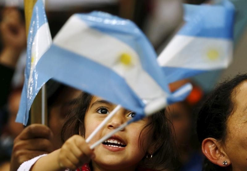 © Reuters. Argentinos definirán futuro de la economía en las elecciones presidenciales