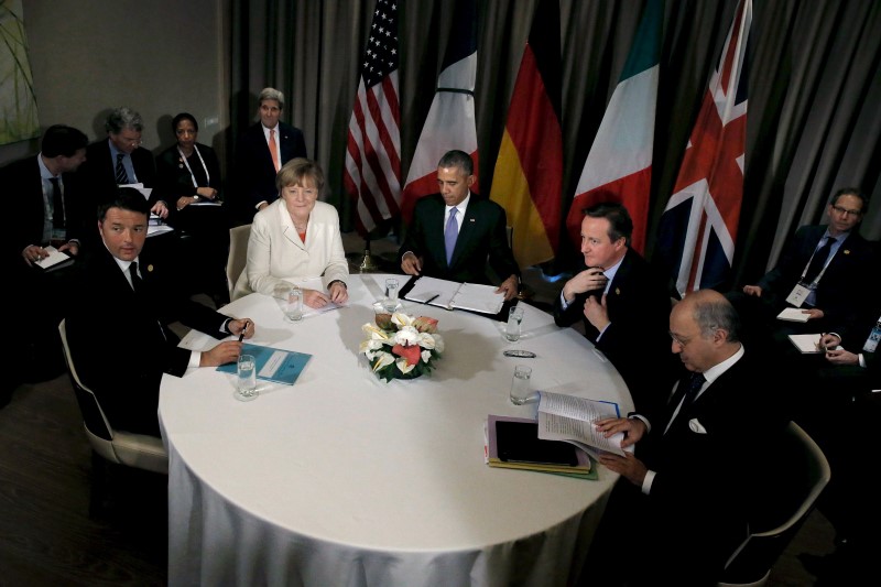 © Reuters. En la imagen de archivo, el presidente de Estados Unidos, Barack Obama, sostiene una reunión con líderes de Alemania, Gran Bretaña, Francia e Italia durante la cumbre del G-20 en el resort Kaya Palazzo en Antalya