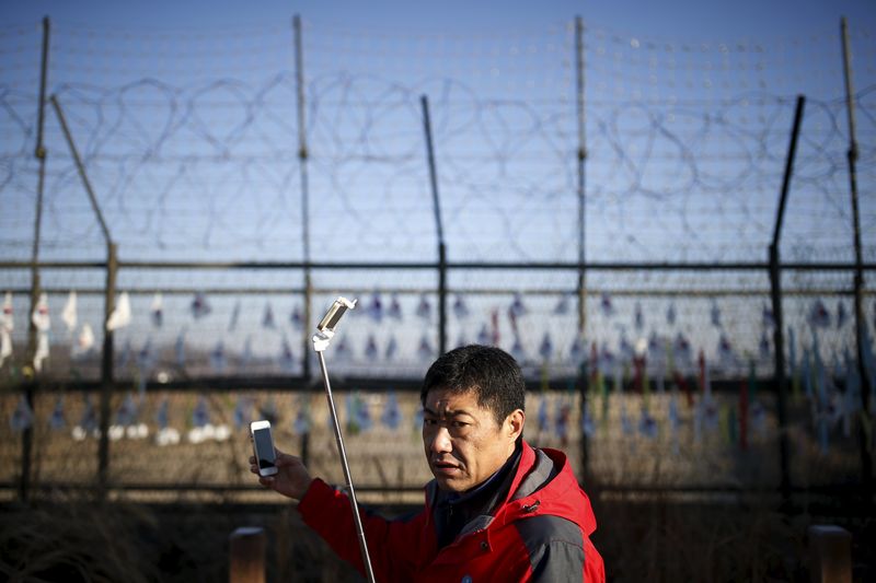 © Reuters. Corea del Norte dice que publicidad de Seúl en frontera lleva al "al borde de la guerra"