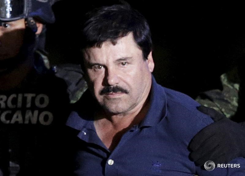 © Reuters. مصادر: المكسيك تعتزم تسليم امبراطور المخدرات "إيل تشابو" لأمريكا