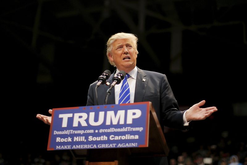 © Reuters. Republican presidential candidate Donald Trump speaks during a campaign event in Rock Hill