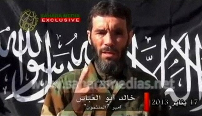 © Reuters. Undated still image from a video showing Mokhtar Belmokhtar speaking at an unknown location