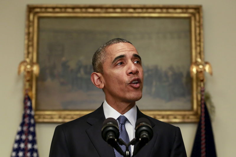 © Reuters. President Barack Obama delivers a statement on the climate agreement at the White House