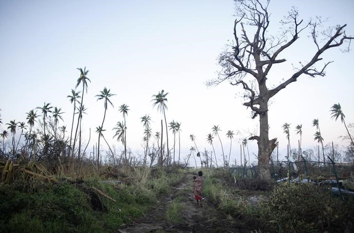 © Reuters. فانواتو في حالة تأهب مع اقتراب الاعصار أولا