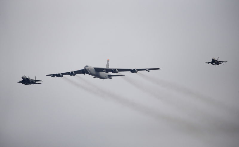 © Reuters. Un avión B-52 de EEUU vuela sobre Corea del Sur tras pruebas nucleares de Pionyang