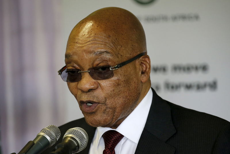 © Reuters. South Africa's President Zuma speaks during his visit to the Lodewyk P. Spies Old Age Home in Eersterust, Pretoria