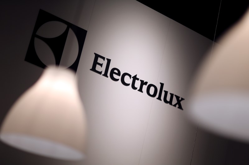 © Reuters. The Electrolux logo is seen during the IFA Electronics show in Berlin