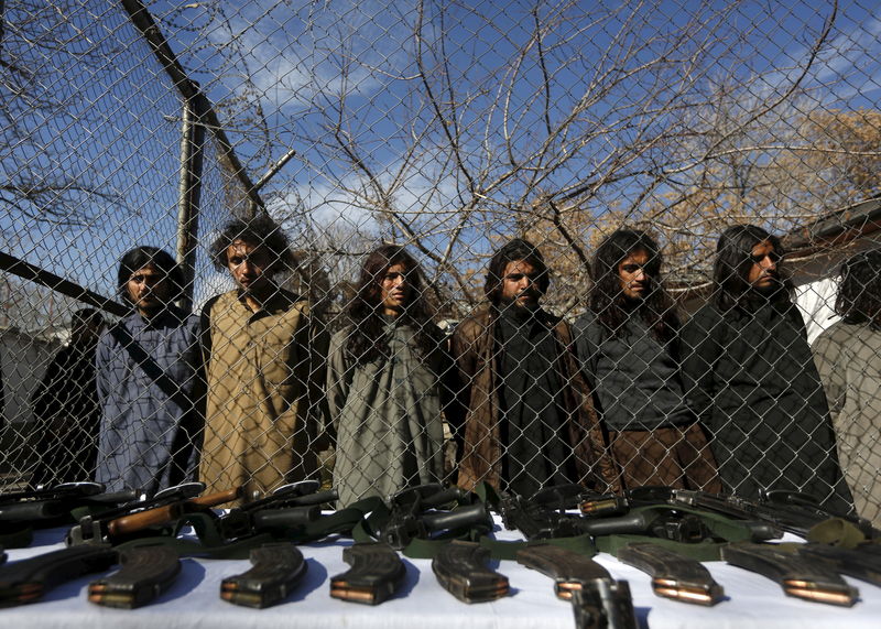 © Reuters. Comienzan en Pakistán los esfuerzos para revivir los diálogos de paz en Afganistán 