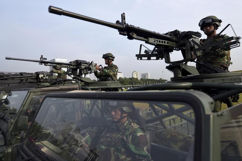 © Reuters. القوات الإندونيسية تعيد تنظيم نفسها بعد الفشل في القبض على متشدد مهم
