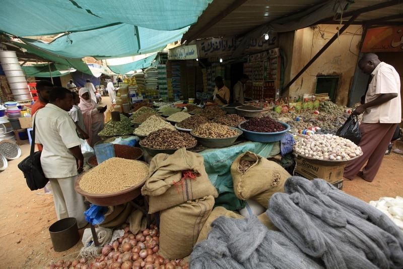 © Reuters. تراجع معدل التضخم في السودان إلى 12.58% في ديسمبر