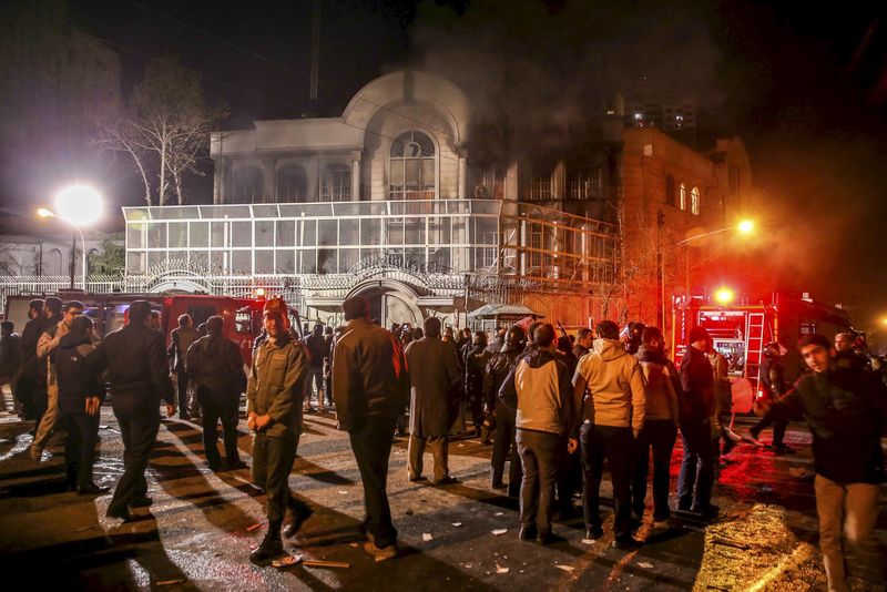 © Reuters. إيران تسعى للحد من التداعيات الدبلوماسية للهجوم على السفارة السعودية