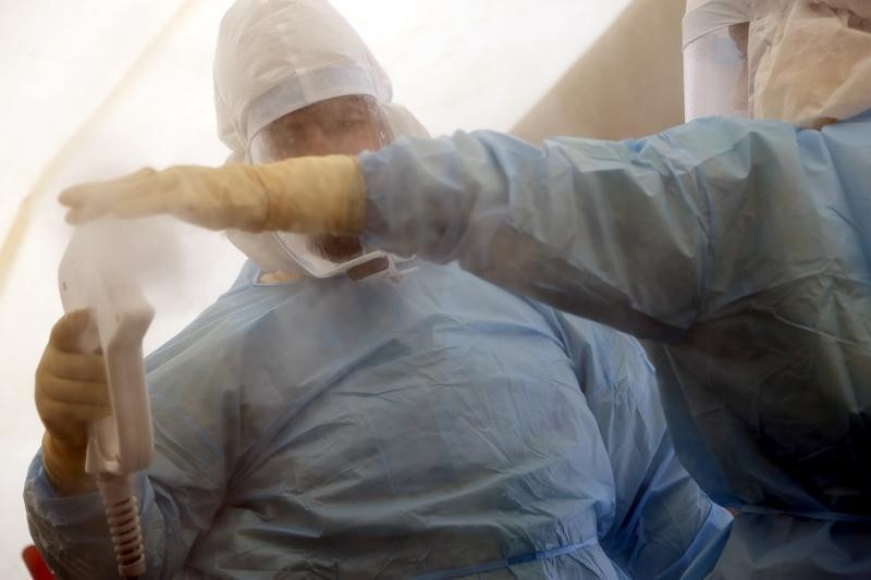 © Reuters. Después del ébola, otras dos enfermedades tropicales representan nuevas amenazas