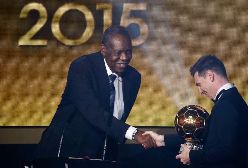 © Reuters. Messi gana el Balón de Oro por quinta vez en su carrera