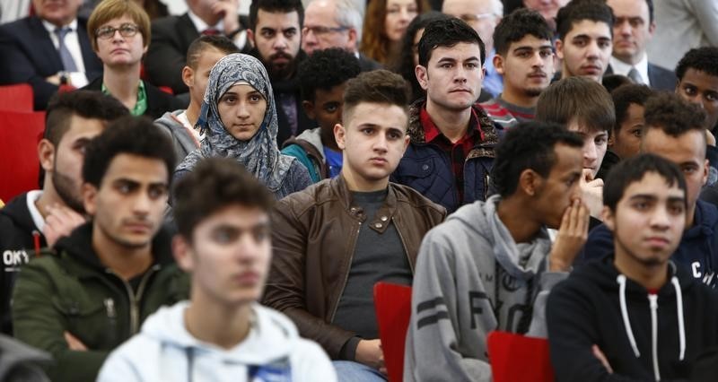 © Reuters. الشرطة: ألمانيا تعيد بضع مئات من المهاجرين إلى النمسا كل يوم