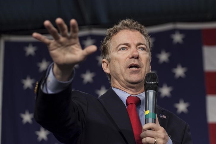 © Reuters. U.S. Republican presidential candidate Rand Paul speaks at the Growth and Opportunity Party at the Iowa State Fairgrounds in Des Moines, Iowa