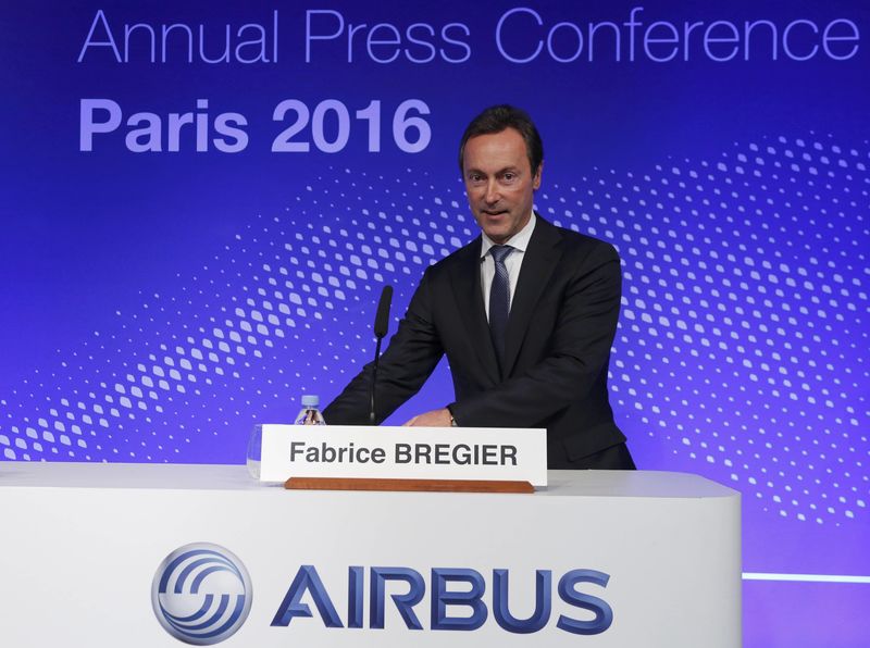 © Reuters. AIRBUS VISE PLUS DE 150 LIVRAISONS EN 2016