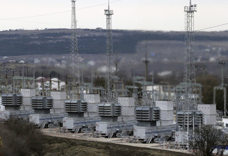 © Reuters. File photo of general view showing facilities of mobile gas turbine generator which was turned on due to recent power outages after pylons carrying electricity were blown up in Crimean settlement of Stroganovka