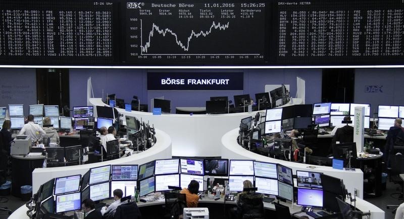 © Reuters. Las bolsas europeas suben ante estabilización del crudo, noticias corporativas