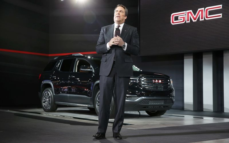 © Reuters. Mark Reuss, Executive VP, Global Product Development for GMC, introduces the 2017 GMC Acadia at the North American International Auto Show in Detroit