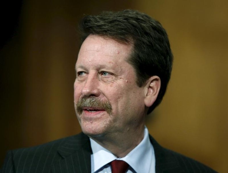 © Reuters. FDA Commissioner nominee Califf testifies at nomination hearing in Washington