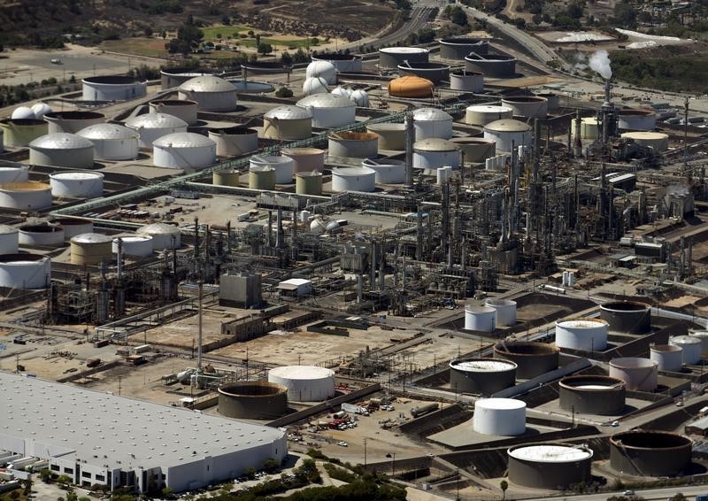 © Reuters. إدارة معلومات الطاقة تتوقع تراجع إنتاج النفط الامريكي بمقدار 270 ألف ب/ي في 2017