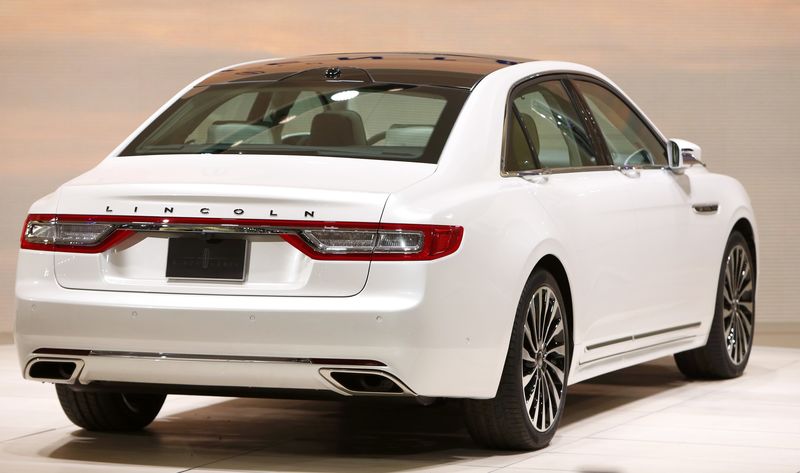 © Reuters. Rear view of the 2017 Lincoln Continental after it was unveiled at the North American International Auto Show in Detroit