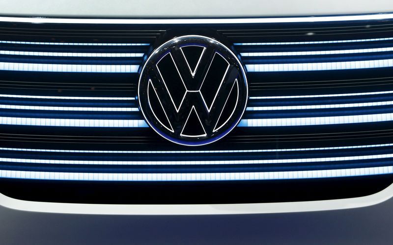 © Reuters. The Volkswagen emblem is shown on the grill of Volkswagen's BUDD-e electric vehicle during a keynote address at the 2016 CES trade show in Las Vegas