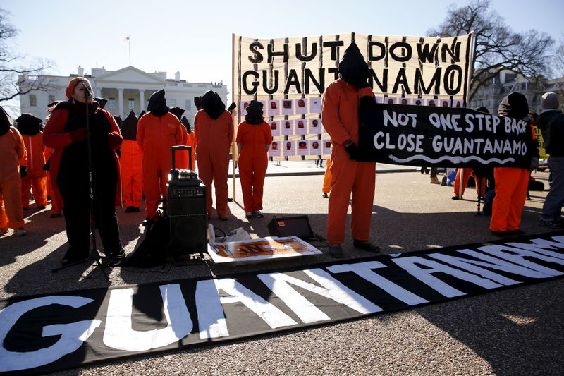 © Reuters. فوكس نيوز: الجيش الأمريكي يستعد لنقل 10 محتجزين من جوانتانامو