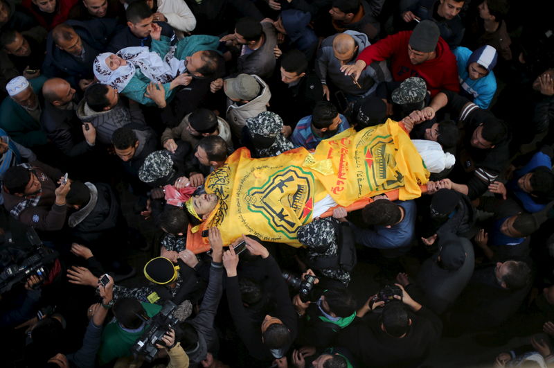 © Reuters. مقتل ناشط في كتائب شهداء الأقصى في غارة إسرائيلية على  غزة