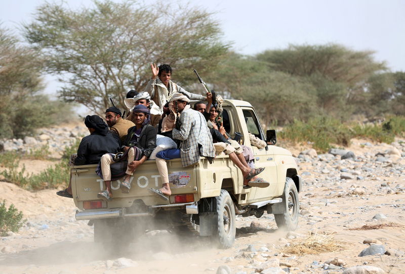 © Reuters. سكان: مقتل 15 مدنيا يمنيا في ضربات جوية للتحالف