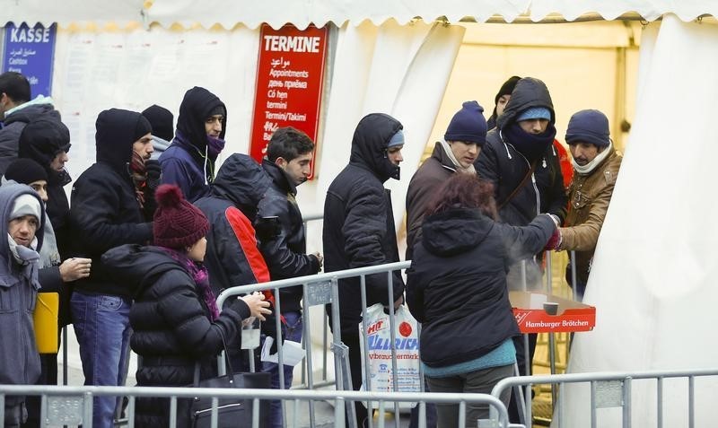 © Reuters. Alemania usará superávit presupuestario mayor al esperado en atender a refugiados 
