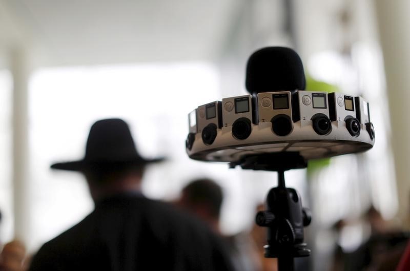 © Reuters. A GoPro device featuring 16 cameras, to be used with Google's "Jump," to provide viewers with 360-degree video, is shown during the Google I/O developers conference in San Francisco
