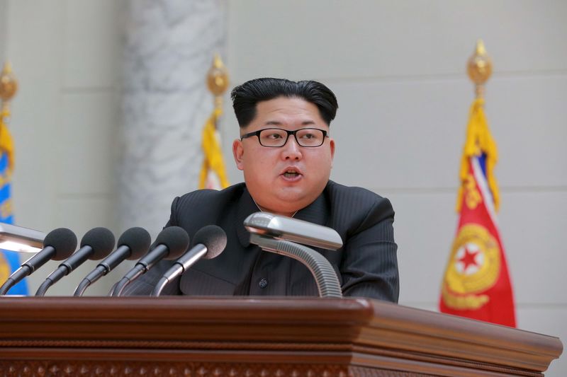 © Reuters. KCNA picture shows North Korean leader Kim Jong Un speaking during a visit to the Ministry of the People's Armed Forces on the occasion of the new year