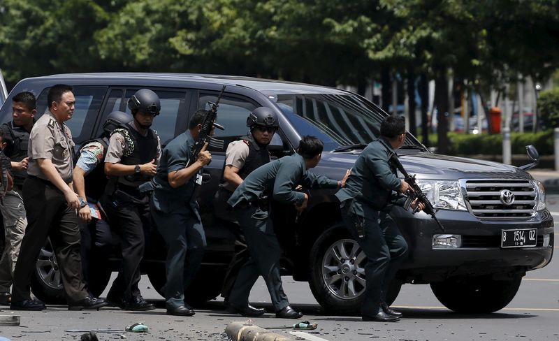 © Reuters. رئيس مخابرات اندونيسيا: لا مؤشرات على تورط الدولة الاسلامية في الهجمات